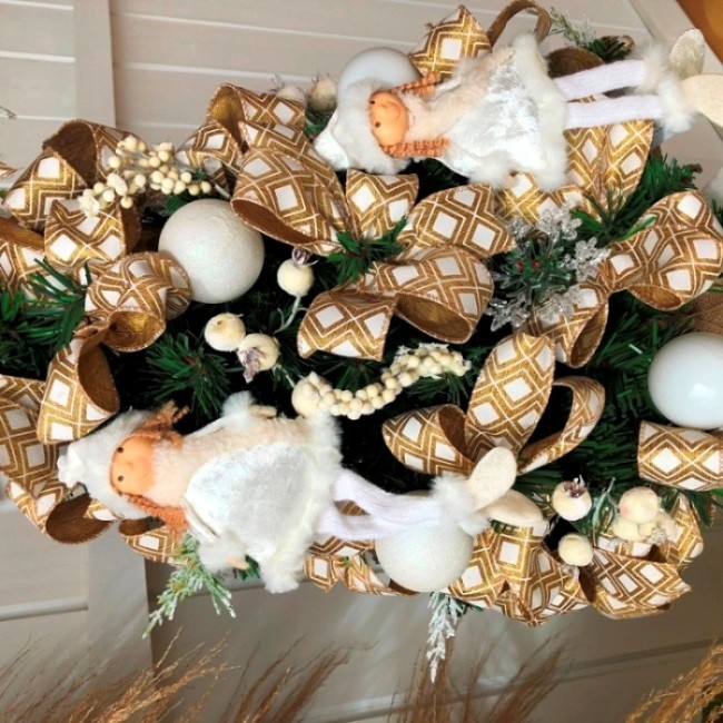 Árvore de Natal Decorada Branco e Dourada c/ Anja Branca 75cm :: Primavera  Design